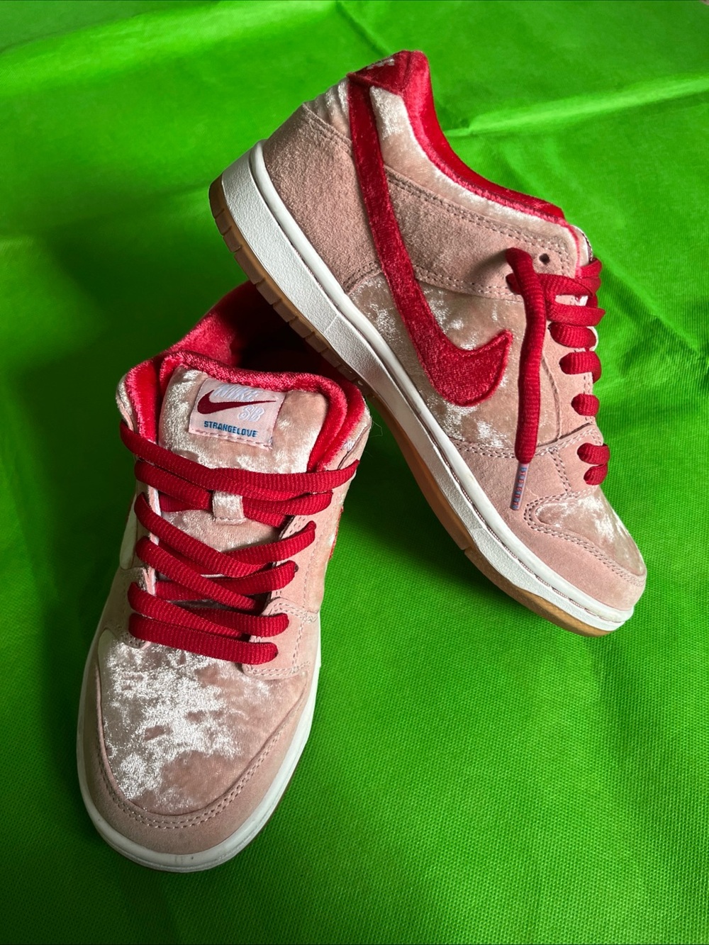 Nike dunk low SB X Strangelove Valentine’s Day Women’s